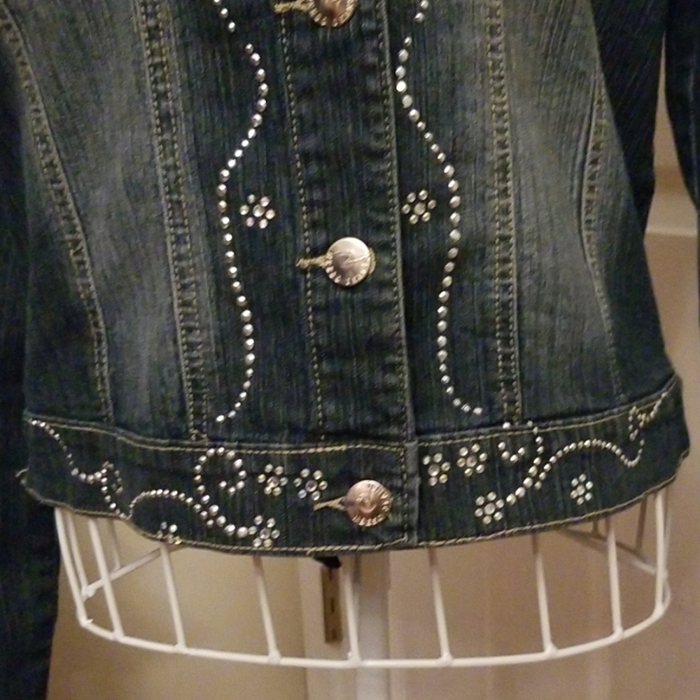 🌹Denim jacket 🥰 - Picture 4 of 8